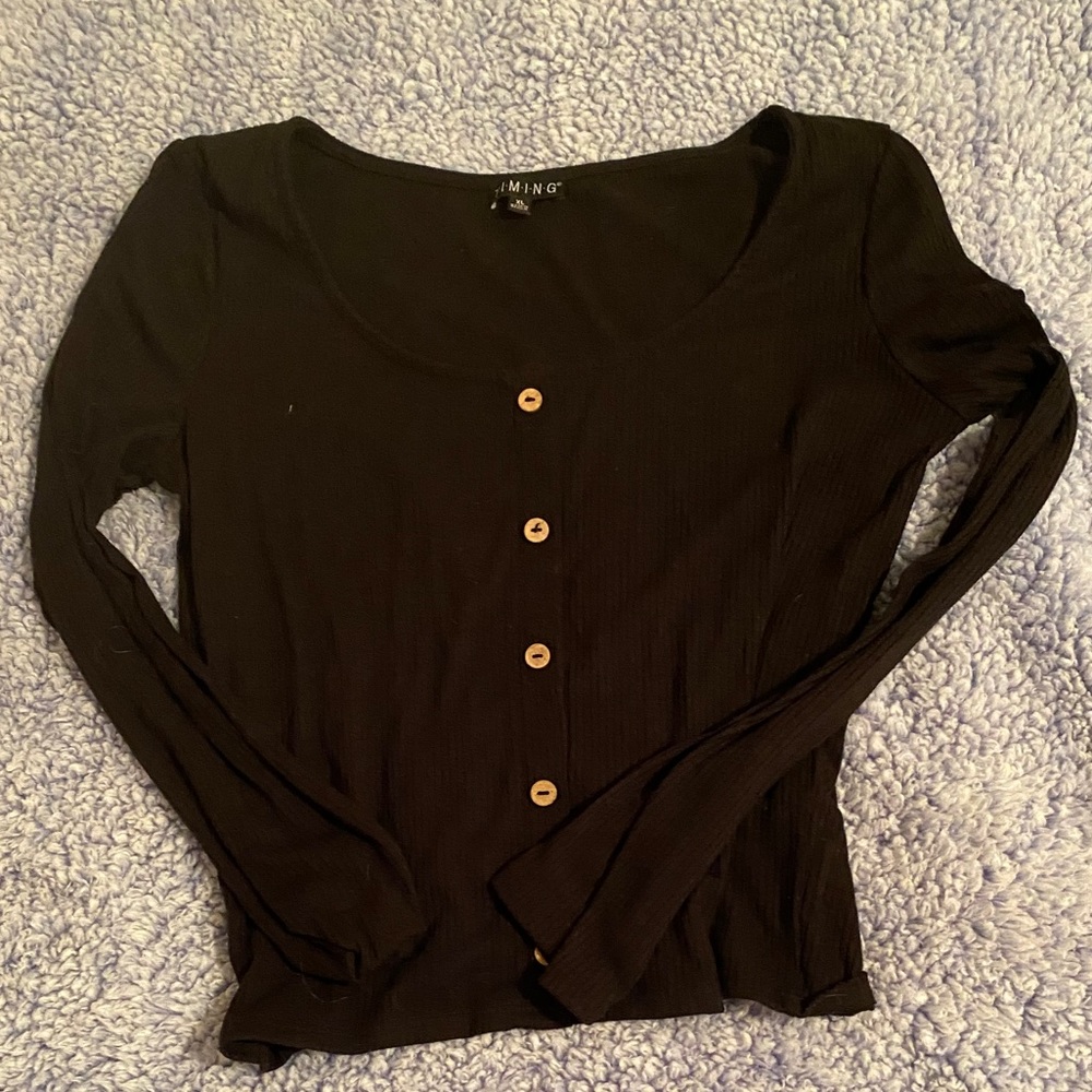 Thin black long sleeve top 🦋
